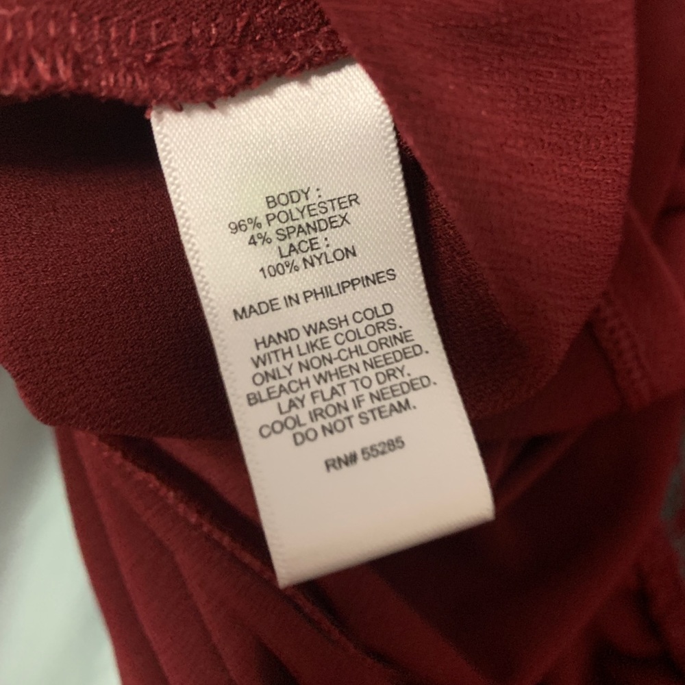 EXPRESS Maroon Red Lace Keyhole Back Top - Picture 6 of 6